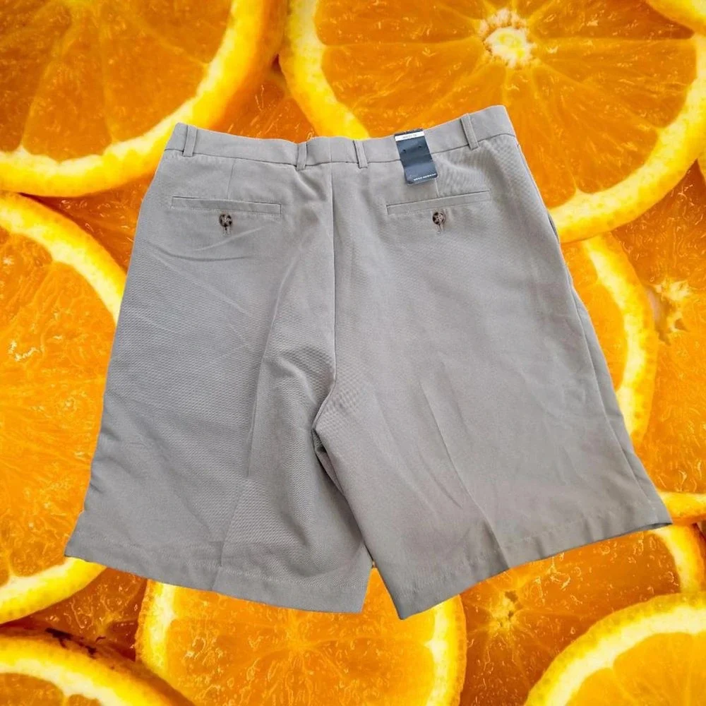 NWT‎ Greg Norman Tan Golf Shorts Chino Shorts Size 36
